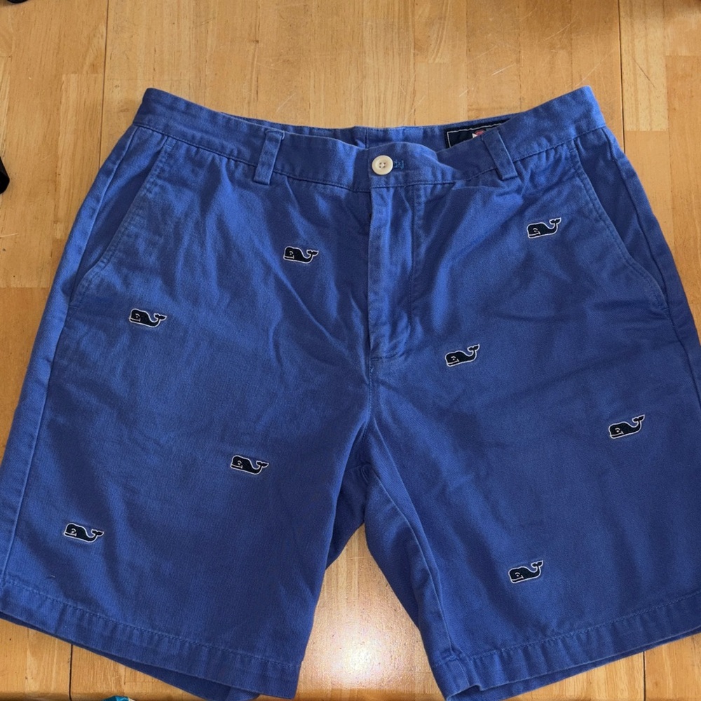 Vineyard Vines Men’s Blue Whale Embroidered  Breaker Shorts.  33 waist